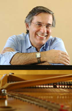 Arnaldo Cohen, a Pianist