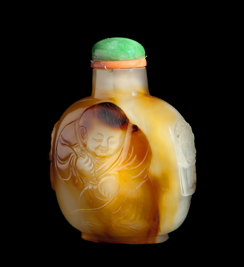 Flattened ovoid-shaped snuff bottle with Liu Hai and toad